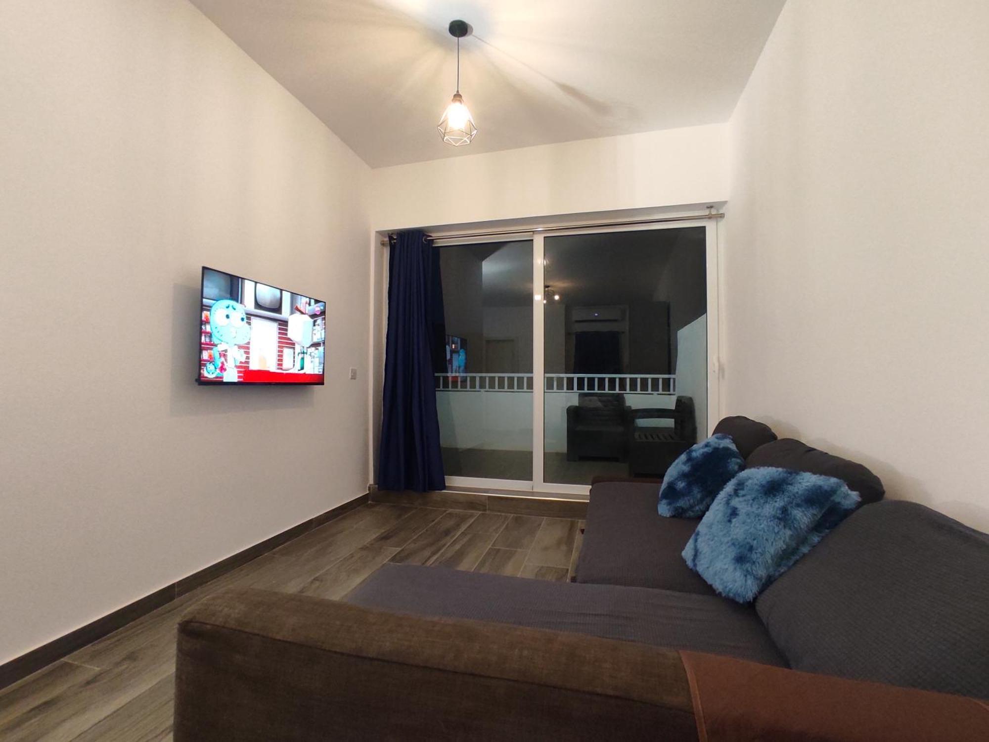 Charming Townhouse - Steps From Waterfront *
