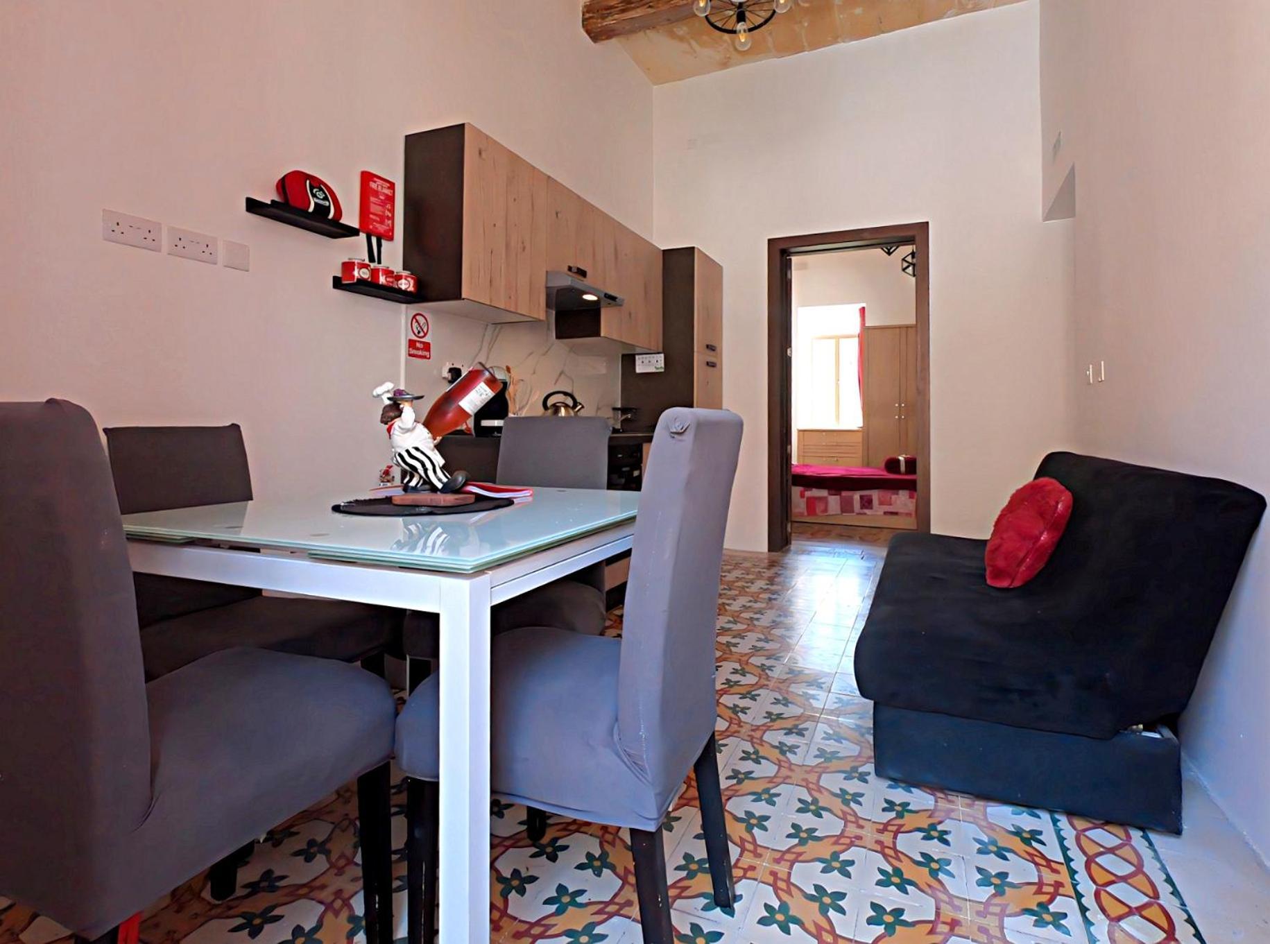 Charming Townhouse - Steps From Waterfront