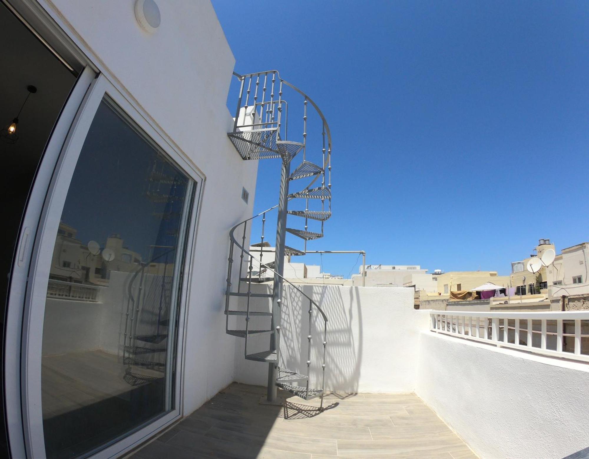 Дом отдыха Charming Townhouse - Steps From Waterfront Марсашлокк